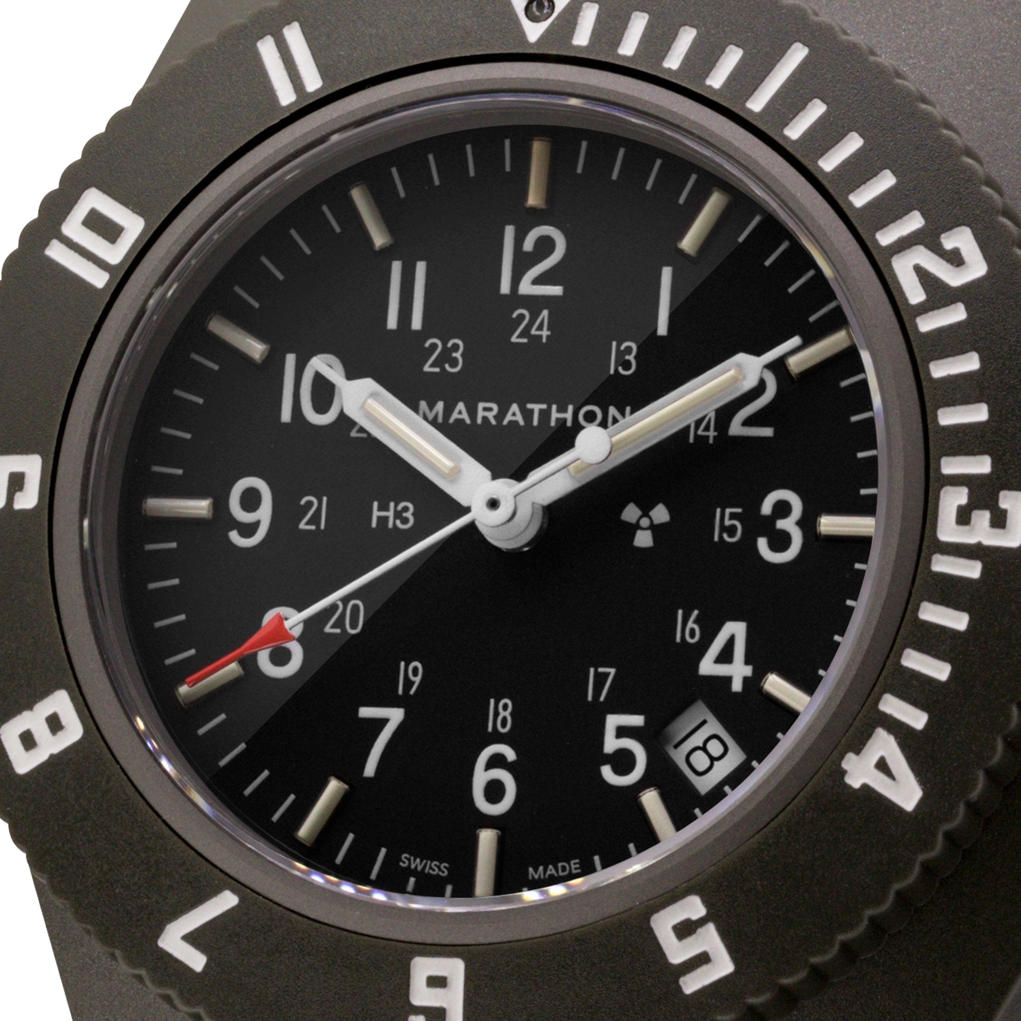 Salbeigrüne Pilotennavigatoruhr mit Datum – keine behördlichen Markierungen – 41 mm – Marathonuhr